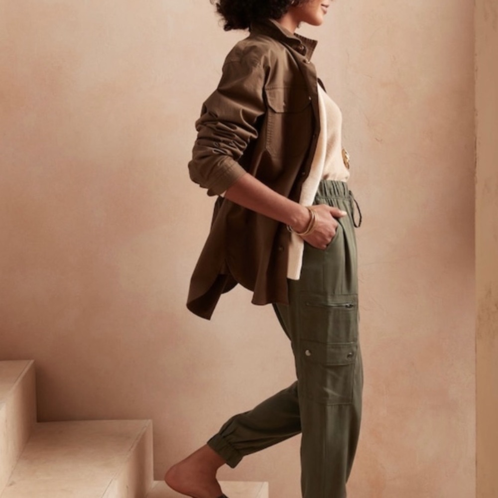 BANANA REPUBLIC Soft Cargo Joggers in Army Green